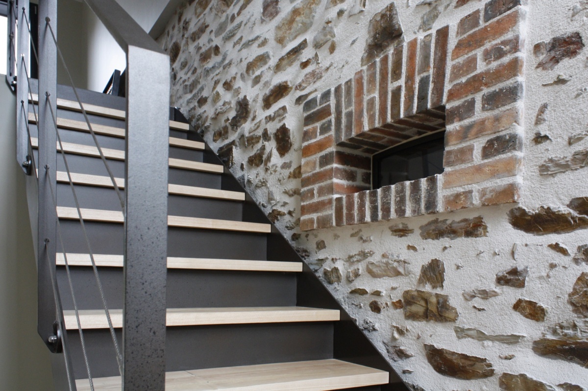 Extension et rnovation d'un vieux garage pierre : BD Escalier