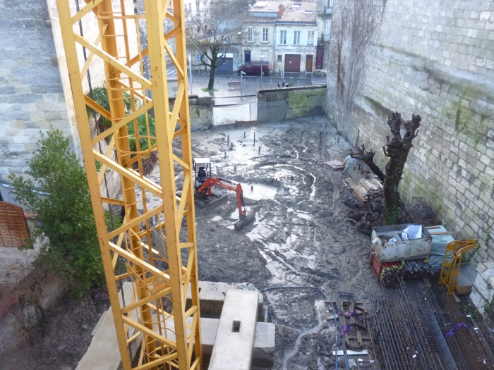 Construction d'un immeuble neuf  Bordeaux : Grue