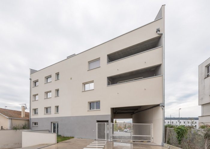 Bureaux mdicaux et logements collectifs  Lormont : Faade arrire